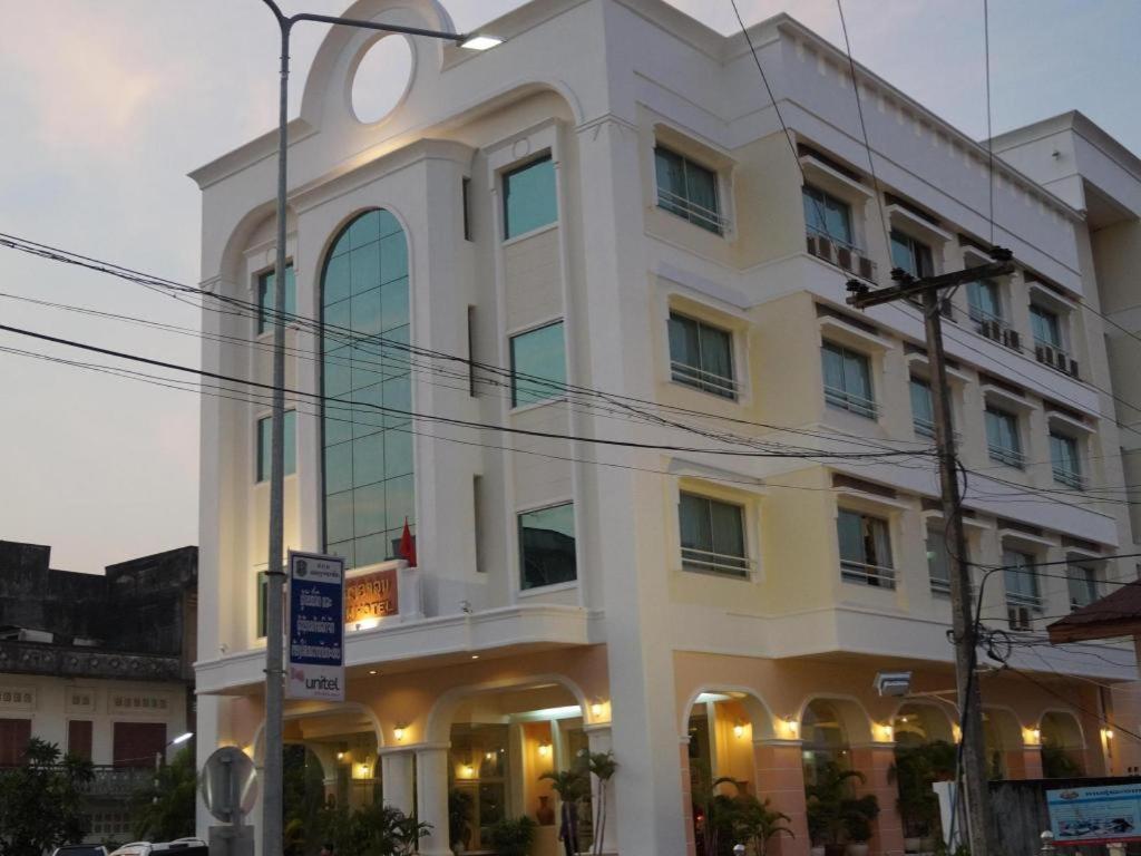 Seng Aroun Hotel Pakxé Exteriör bild