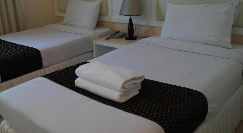 Seng Aroun Hotel Pakxé Exteriör bild