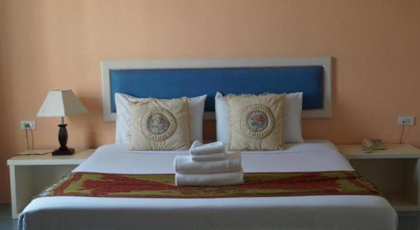 Seng Aroun Hotel Pakxé Exteriör bild