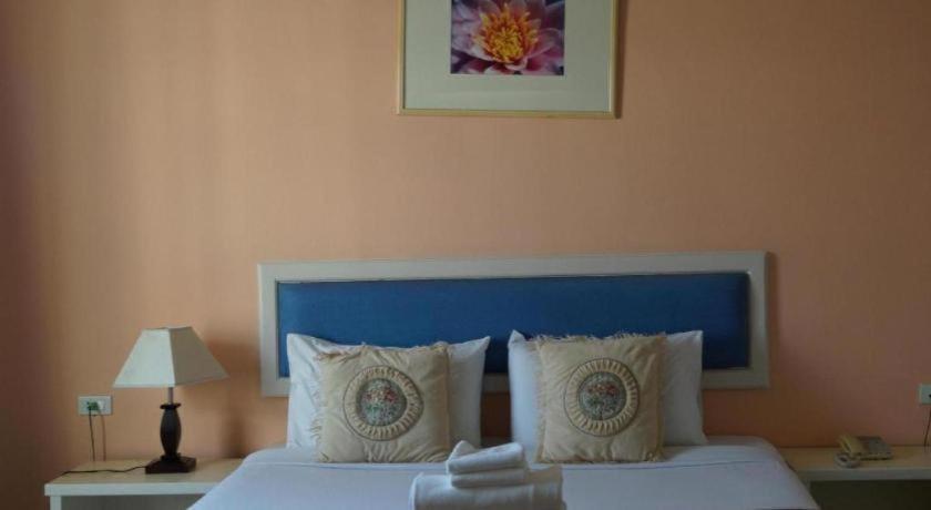 Seng Aroun Hotel Pakxé Exteriör bild