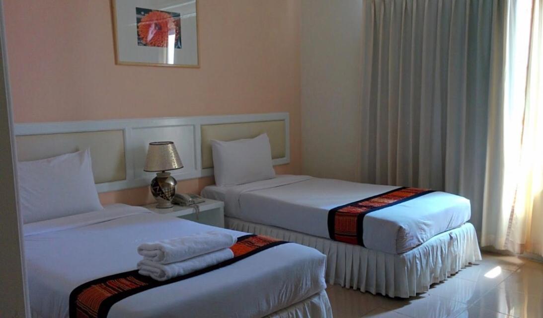 Seng Aroun Hotel Pakxé Exteriör bild